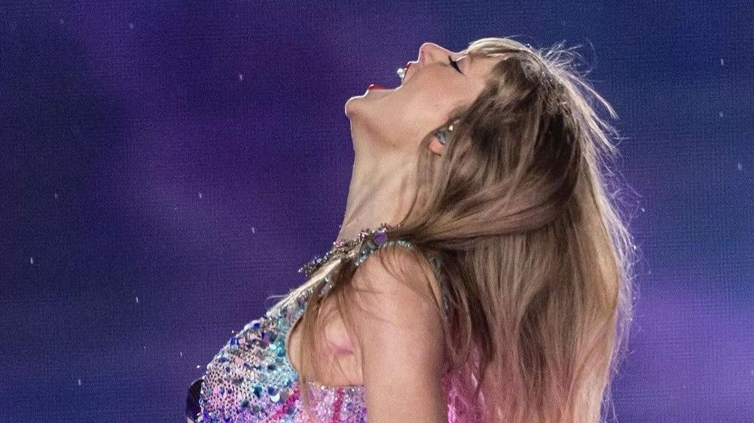 TSwiftUpdatesIT's tweet photo. 🎂| Oggi 13 Dicembre, la nostra Taylor Swift compie 35 anni. Con 18 anni di carriera sta riscrivendo la storia della musica moderna, con già 4 "Album Of The Year", ascolti e vendite da paura, ed il tour più grande di tutti i tempi.

Catena di #HappyBirthdayTaylor qui sotto 👇🏻❤️ https://t.co/P1OKni96fT