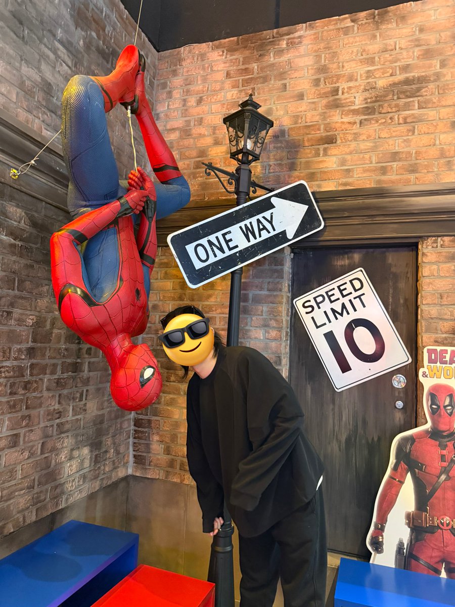 _super_elite's tweet image. 渡韓して真っ先に来たかったここ！
@MARVEL_mcs 
テンション上がりすぎてめちゃ写真撮ってたら店員さん撮ってくれた🧏‍♀️
でも着いたの閉店ギリギリであんまよく選べなかったけどMARVELグッズ5万円弱くらい買っちゃった笑

めちゃ幸せ！

#MARVEL 
#MARVELcollection 
#韓国