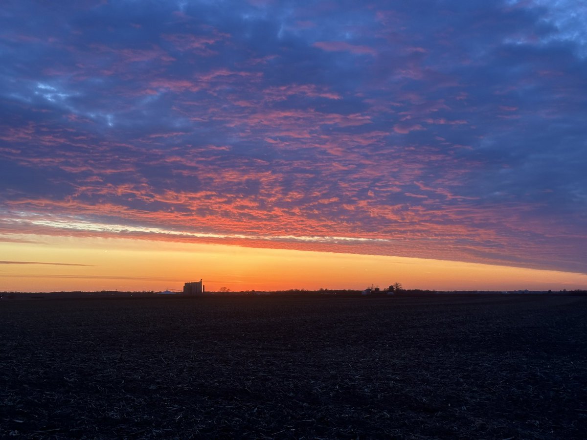 CailinStott's tweet photo. Prettiest sunset I’ve ever seen. See you Saturday @Vol_Hoops https://t.co/PXo0xhHsQW