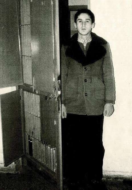 LaboransS's tweet photo. 13 Aralık 1980-  Erdal Eren idam edildi.

12 Eylül cuntası 17 yaşındaki Eren'i idam edebilmek için kemik yaşını olduğundan büyük gösterdi.
#ErdalEren https://t.co/vIjyJOhp6X