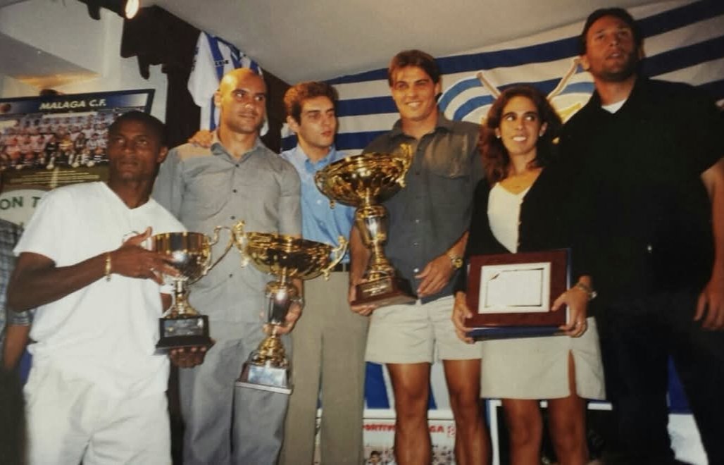 Una auténtica leyenda que es historia viva del malaguismo. Uno de mis primeros ídolos. Desde Tercera a la UEFA. Capitán, malagueño y muy malaguista.

Sabía que la charla no nos iba a defraudar para nada, pero ha sido... 💣

No dejen de ver y oír atentamente a Don <a href="/fbravo74/">Francisco Javier Lopez Bravo</a> ⬜3️⃣🟦