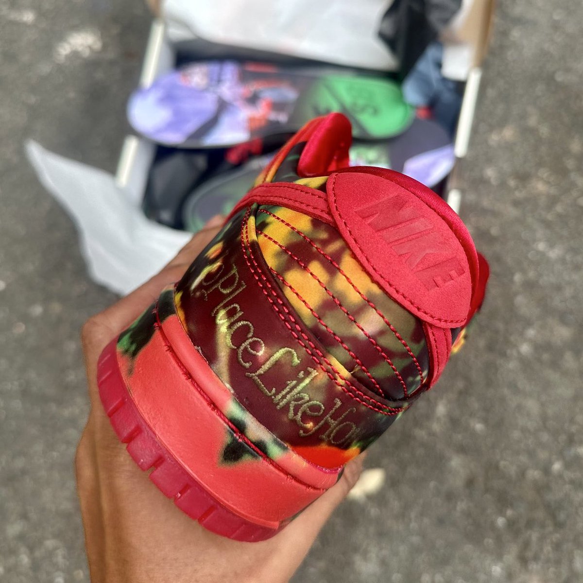 Ovrnundr's tweet photo. Wizard of Oz x Nike SB Dunk Low 🔮

• Skate Shops - December 19th
• SNKRS - December 23rd
• $135 dollars https://t.co/NsT8AcAEh1