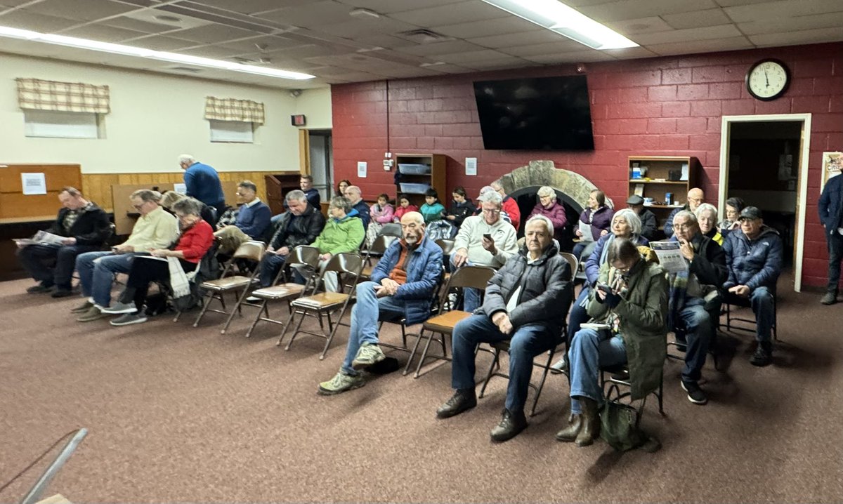 JohnNosta's tweet photo. 🚨🚨🚨BREAKING! Mendham NJ forms--SKY WATCH--a unique Drone Task Force to track our skies.
👉Mendham Borough Mayor Christine Serrano holding a public meeting to address the #drones. "I have a plan!"
@christine4nj #dronesighting #NJ #mendham https://t.co/E4Cocq87Mr