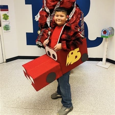 RooseveltBronc1's tweet photo. The ✨6th Day of Magic✨ SPED in faster than Lightning McQueen, leaving Tinker Bell and Peter Pan’s Day in the Pixie DUST! 🐴❤️🏁✨🛞 #12DaysOfMagic https://t.co/loDfzbdcbM