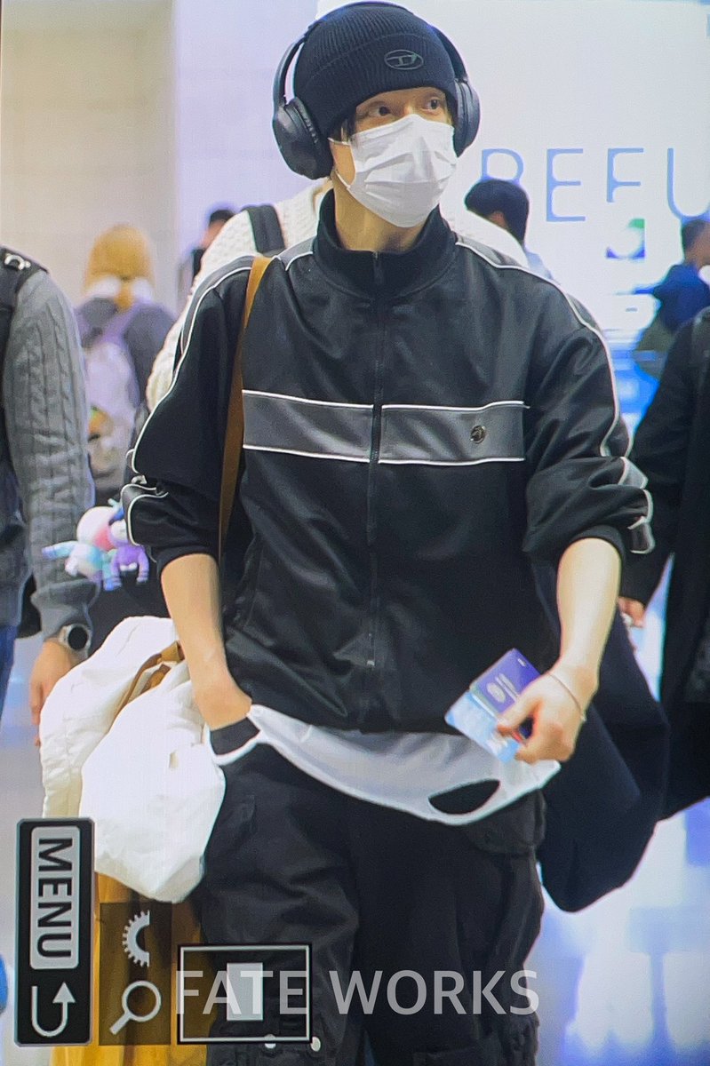 loopszzn's tweet photo. YEONJUN 😵‍💫 https://t.co/tTGKzq5NJp