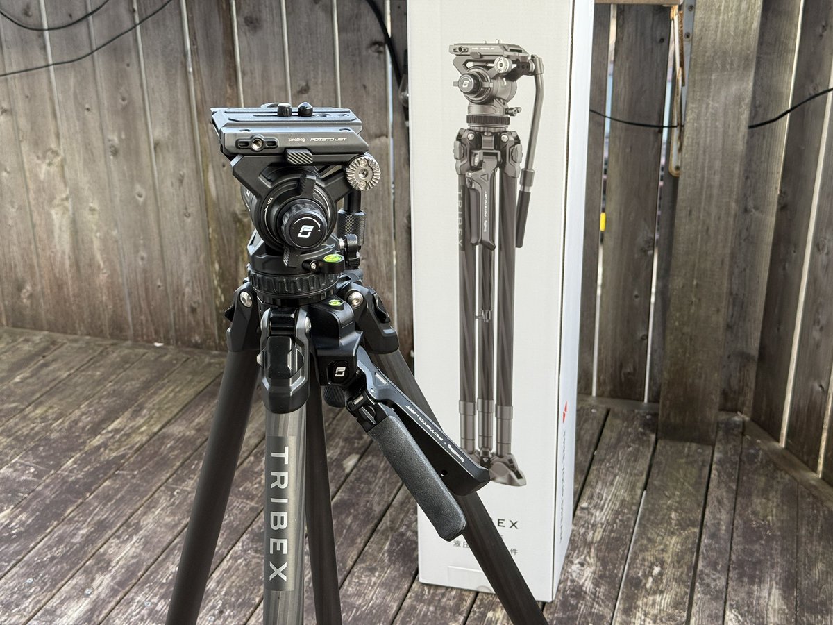 etcsatton's tweet photo. 海外のYouTuberとのコラボで生まれた三脚SmallRig x Potato Jet TRIBEXが届いたよ。この三脚、握るだけで脚三本全部伸びるらしい… https://t.co/xSRpKYJj7O