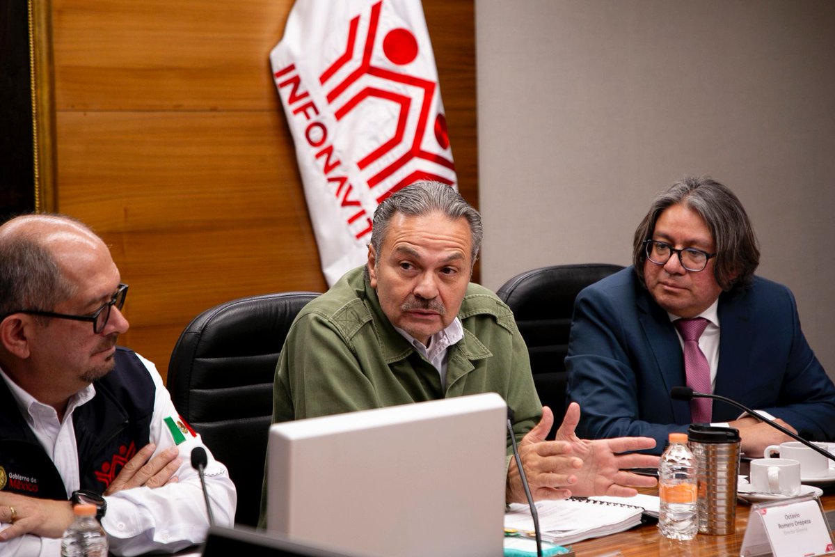 Infonavit's tweet photo. El Consejo de Administración del Instituto nombró a Carlos Fernando Cortez como subdirector general de Planeación Financiera y Fiscalización y a Jorge Luis Basaldúa como subdirector general de Crédito. Además, damos la bienvenida a Lucio Palacios y Mauricio Sahuí como delegados regionales de Jalisco y Yucatán, respectivamente. 
 
Los funcionarios tienen la encomienda de nuestro director general @OctavioRomero_O de continuar con la transformación para garantizar el derecho de las y los trabajadores a la vivienda digna y adecuada.
 
#2doPiso4T