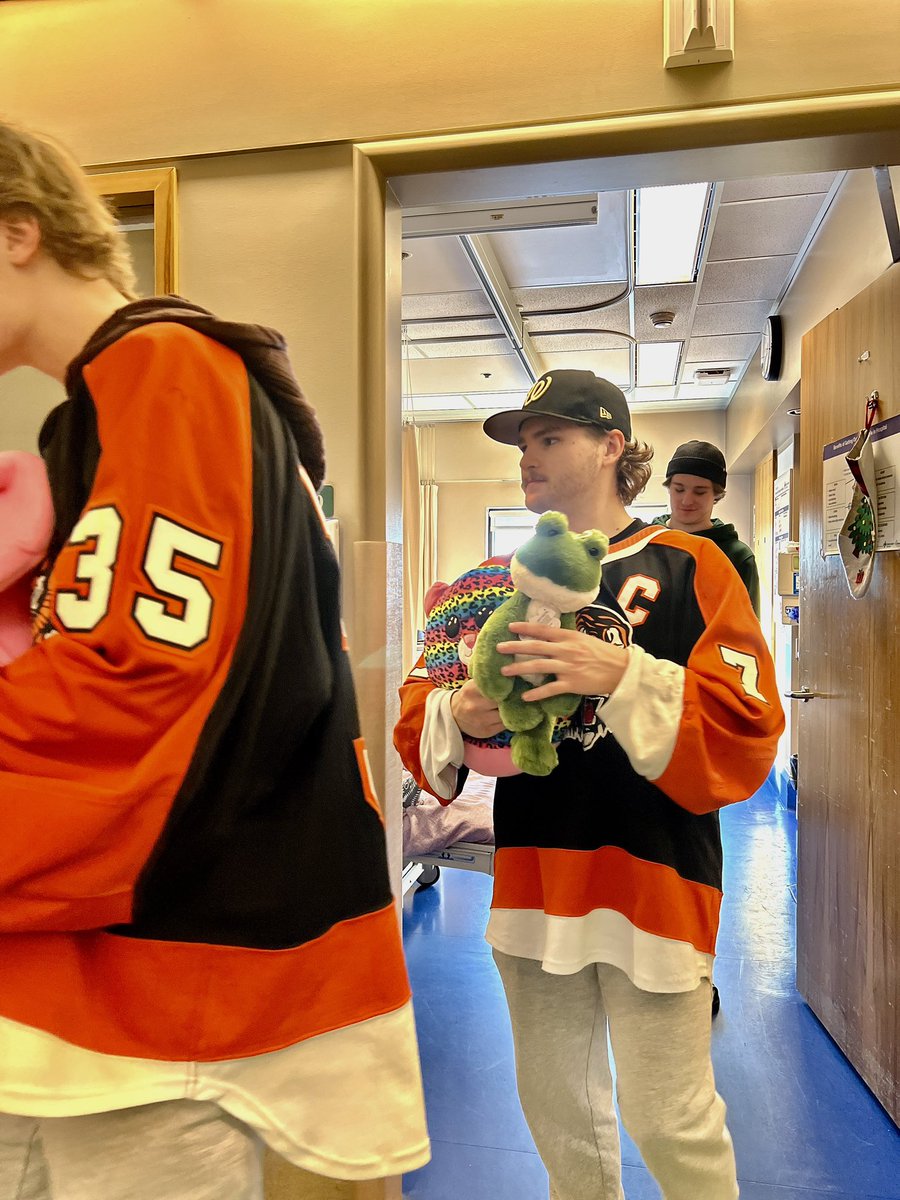 tigershockey's tweet photo. Some snaps from today’s visit to the Medicine Hat Regional Hospital!! 🧣🎄🧸

A HUGE thank you to the @MHDHFoundation for helping us spread some joy this holiday season! 🥰 https://t.co/3Uzq2vYWF2