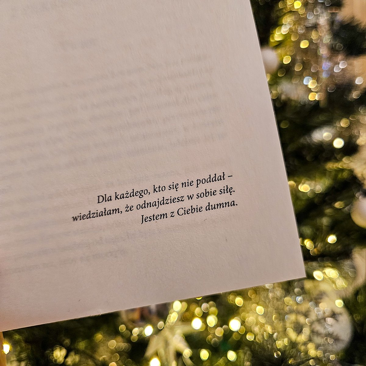 werakrysiak's tweet photo. Mam 🤍 #yousoftenme #softenmeagain #whiskeywatt #sagWS 📚 #trylogiamoon następnym razem 😅 najpierw muszę znaleźć miejsce na regale... https://t.co/cLsKqe9h3m