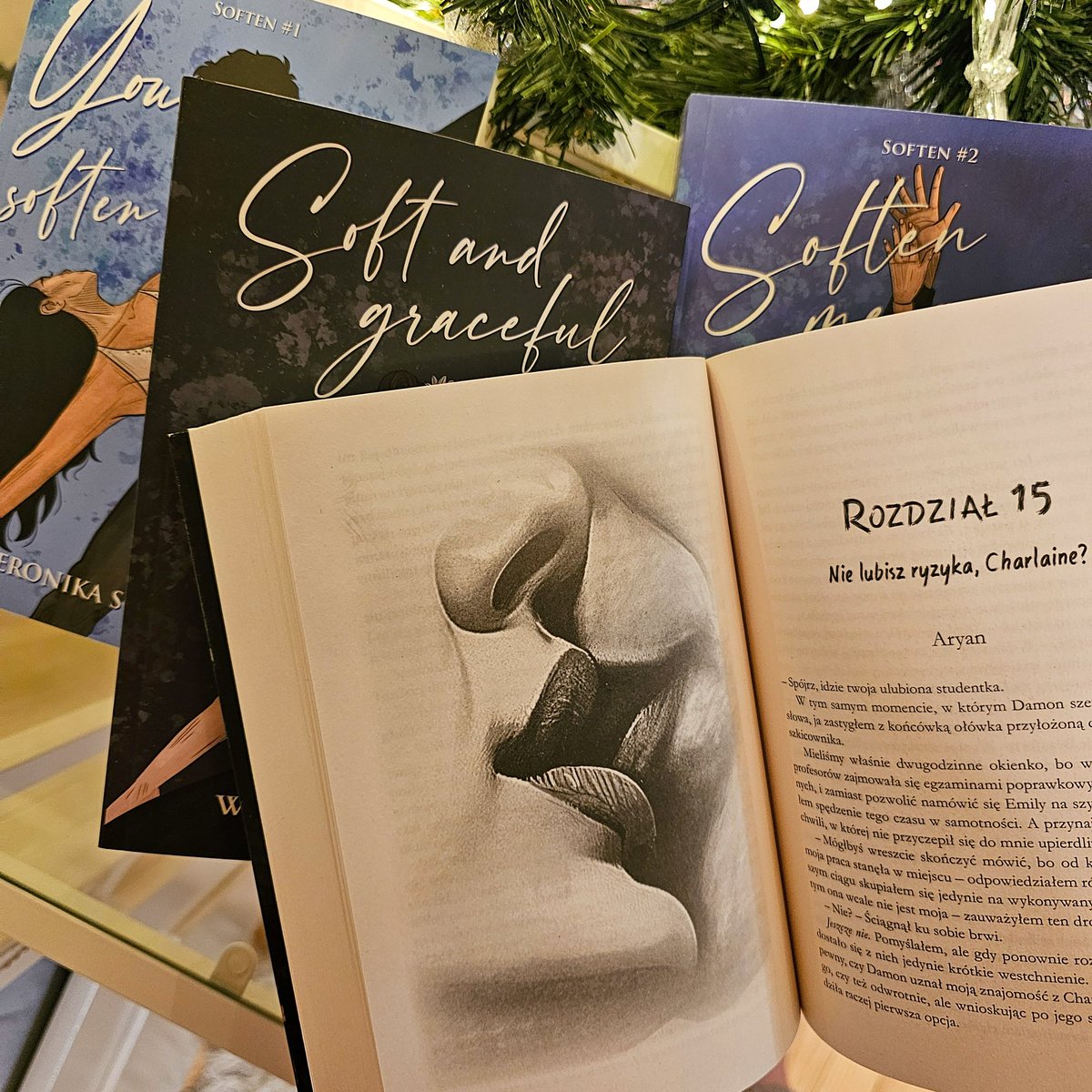 werakrysiak's tweet photo. Mam 🤍 #yousoftenme #softenmeagain #whiskeywatt #sagWS 📚 #trylogiamoon następnym razem 😅 najpierw muszę znaleźć miejsce na regale... https://t.co/cLsKqe9h3m