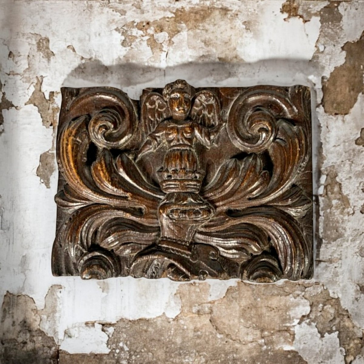 16thC antique carved oak panel with a winged angel above a coronet and knight's helmet.

AVAILABLE ON OUR WEBSITE!

#16thCentury #antiqueoak #carvedoak #carvedoakpanel #periodoak #antiquedealersofinstagram #antiquedealers #antique #antiques #antiquesforsale #walldecor #walldecor