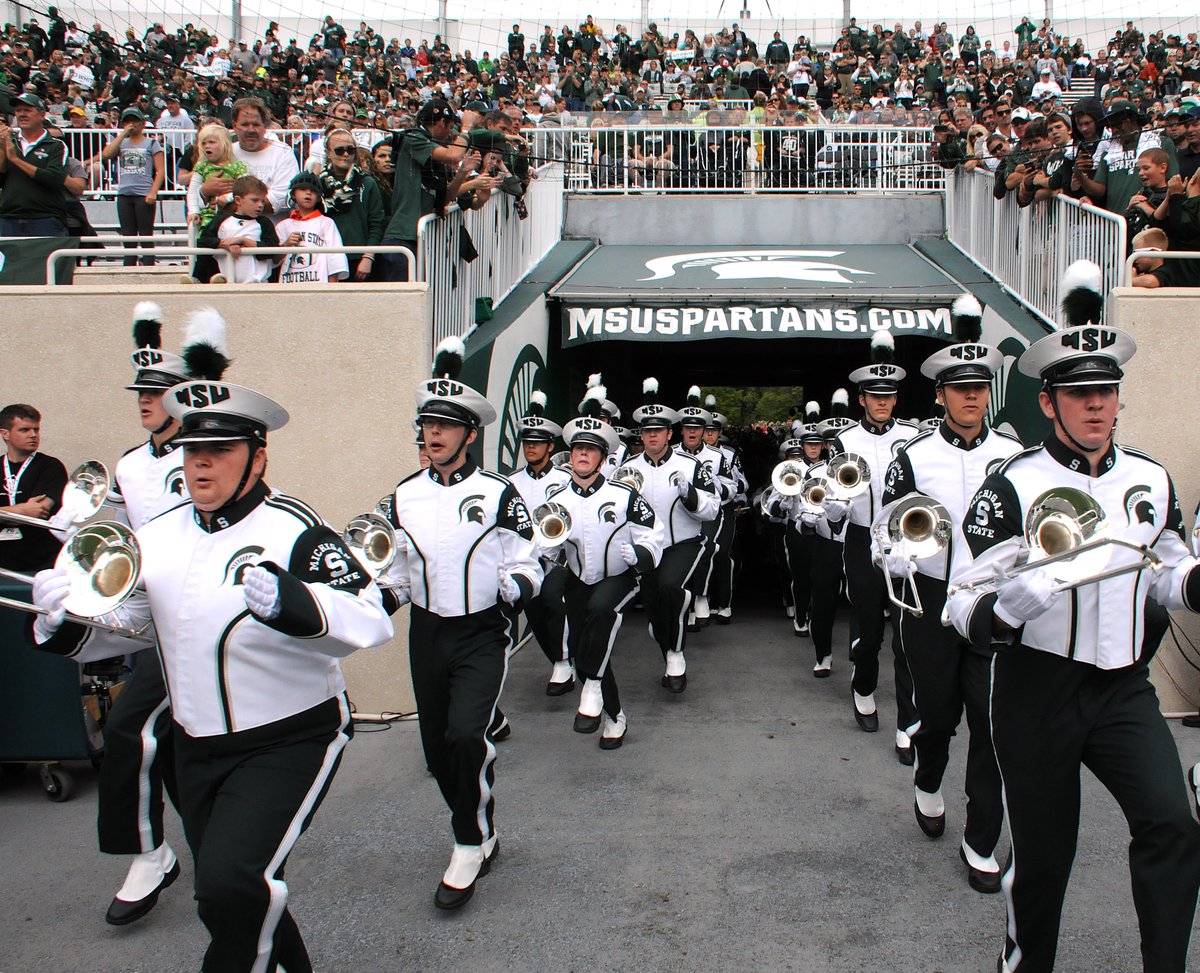 spartykids's tweet photo. Time passes to quickly 🕰️
I just found the website https://t.co/5EbTnmbJJ5
He has a wonderful portfolio of photos of our fantastic @MSUMarchingBand for the past 20 years!
Found this GEM of me &amp; my family from 10 years ago! #northendzone #TBT #ThrowbackThursdays https://t.co/opgqZtHNfR