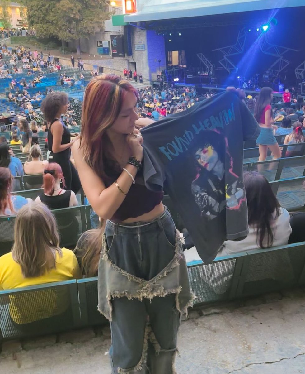 MaybeItsLex's tweet image. conan gray in october 🤗⭐️