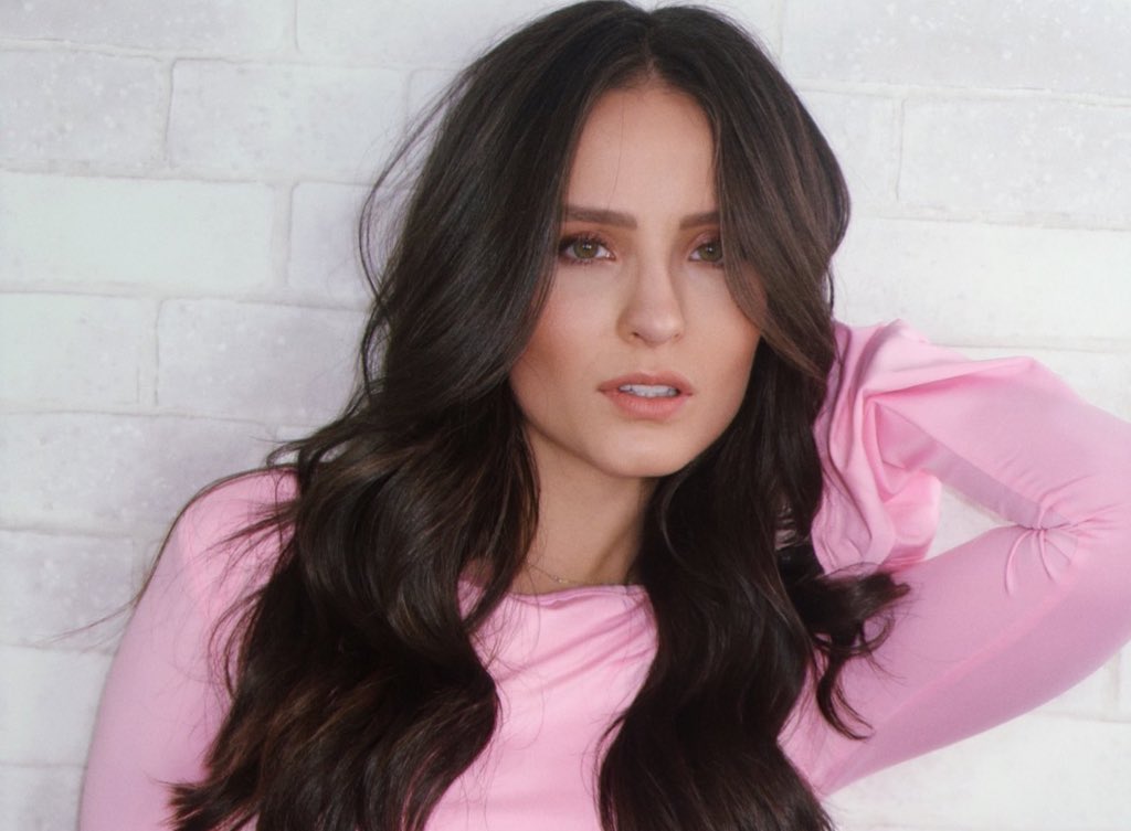 LarissaUpdates's tweet photo. Larissa Manoela já acertou sua volta à Globo para interpretar a mocinha de “Êta Mundo Bom!”. A atriz dará vida a uma personagem que ocupará o lugar de Maria, feita por Bianca Bin na novela que foi exibida em 2016. Bianca teria pedido para fazer apenas uma participação especial na próxima novela das seis da Globo.

A ideia inicial do autor é que Maria morra nos primeiros capítulos da história e que a personagem de Larissa assuma o lugar da mocinha que vai fazer par com Celso (Rainer Cadete).

📰 Portal Leo Dias
