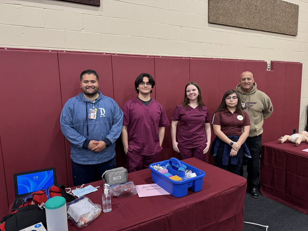 STEAM Night at <a href="/resaca_gators/">Resaca Middle School</a>! Excited to showcase our programs! <a href="/losfresnoshigh/">Los Fresnos High</a> <a href="/CTELFCISD/">Los Fresnos CISD CTE</a>