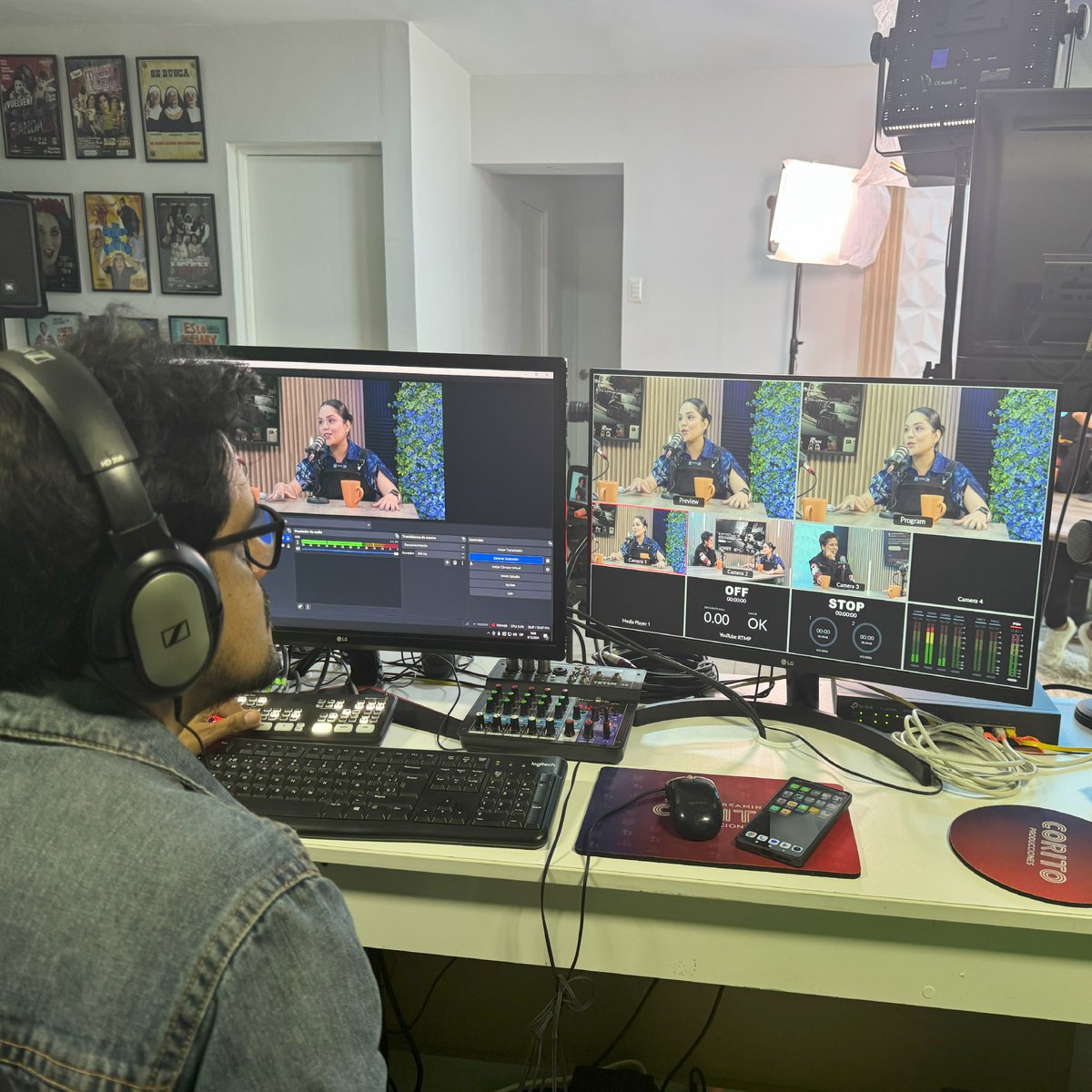 LaPostaStudio's tweet photo. 😎🎙️🎥 Aquí un detrás de cámara del nuevo episodio del podcast Sin Filtros a cargo de Ana Pierina Alberca

#podcast #Programa #podcaster #producciónaudiovisual #podcasting #podcastlife #studiosession https://t.co/sgx5Gdr5w5
