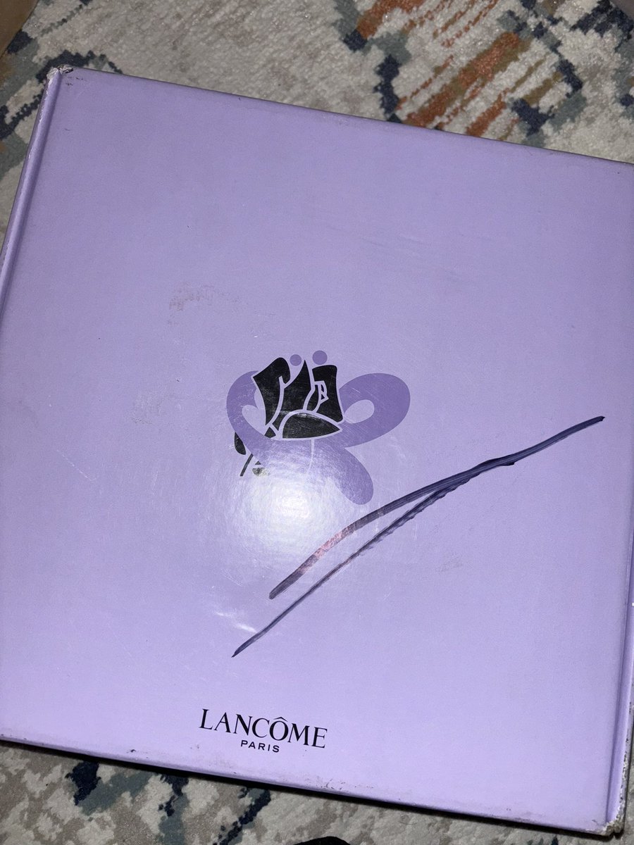 natisxn's tweet image. AAA SO OBSESSED ! Definitely buying a new eyeliner as this one dried out. Tysm @LiviesHQ @LancomeUSA 💜 #LancomexOlivia #GiftedByLancome 💜🫶 So grateful for this. I cant wait for what’s to come with Olivia being the new face of Lancome !!! aaaaaa