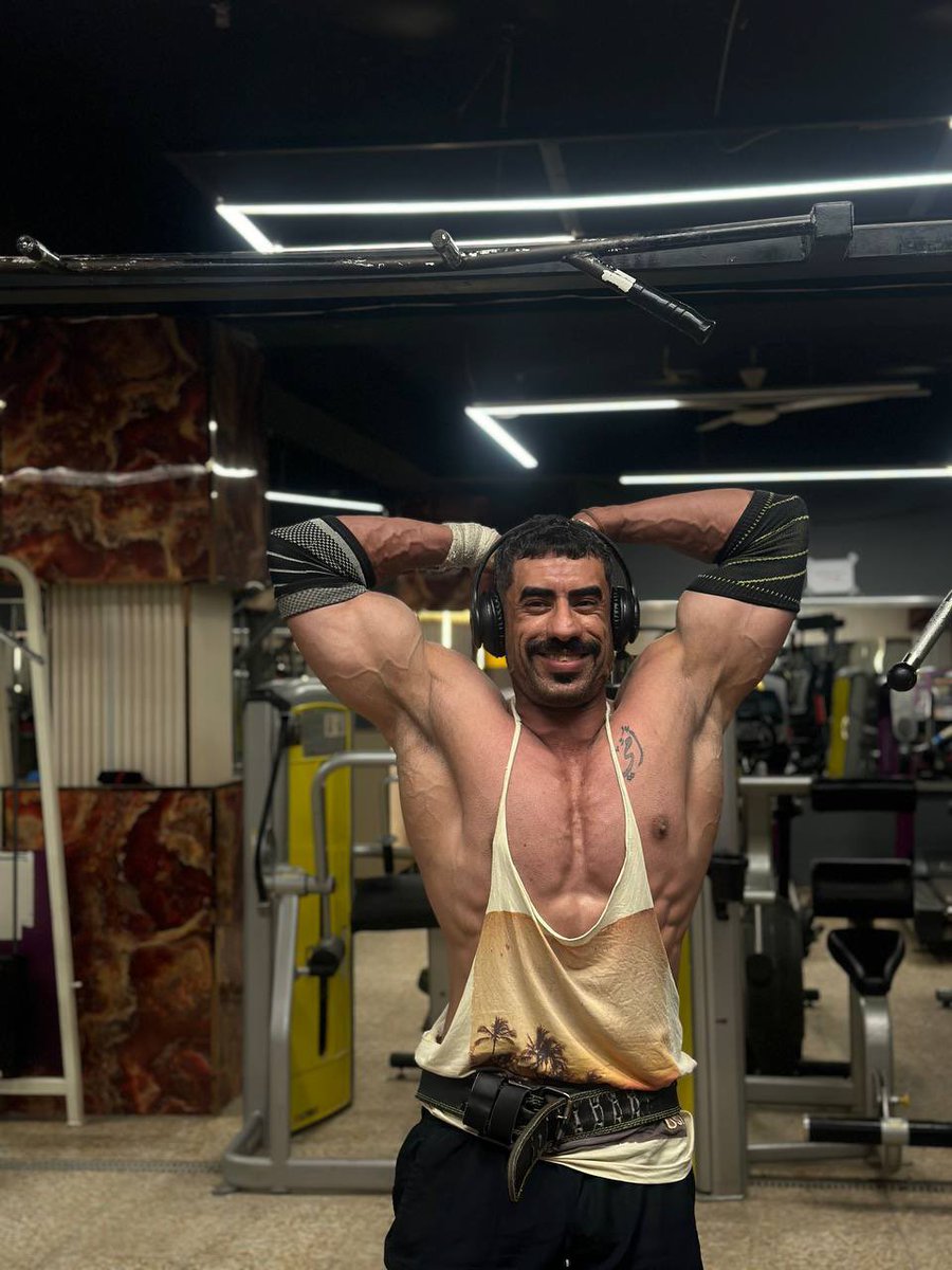 حتى وان خابت الضنون … لن تجدني مؤذيا 
فنحنو نغادر ولا نغدر