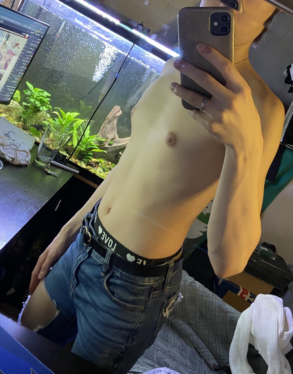 FemfeetAshley's tweet photo. Day 39 on hrt :)) #trans #mtf #shemale #hrt #ts #femme #transtimeline #transexual #traps #transgirl #transfem #tgirl #mommy https://t.co/IsjbKQodLm