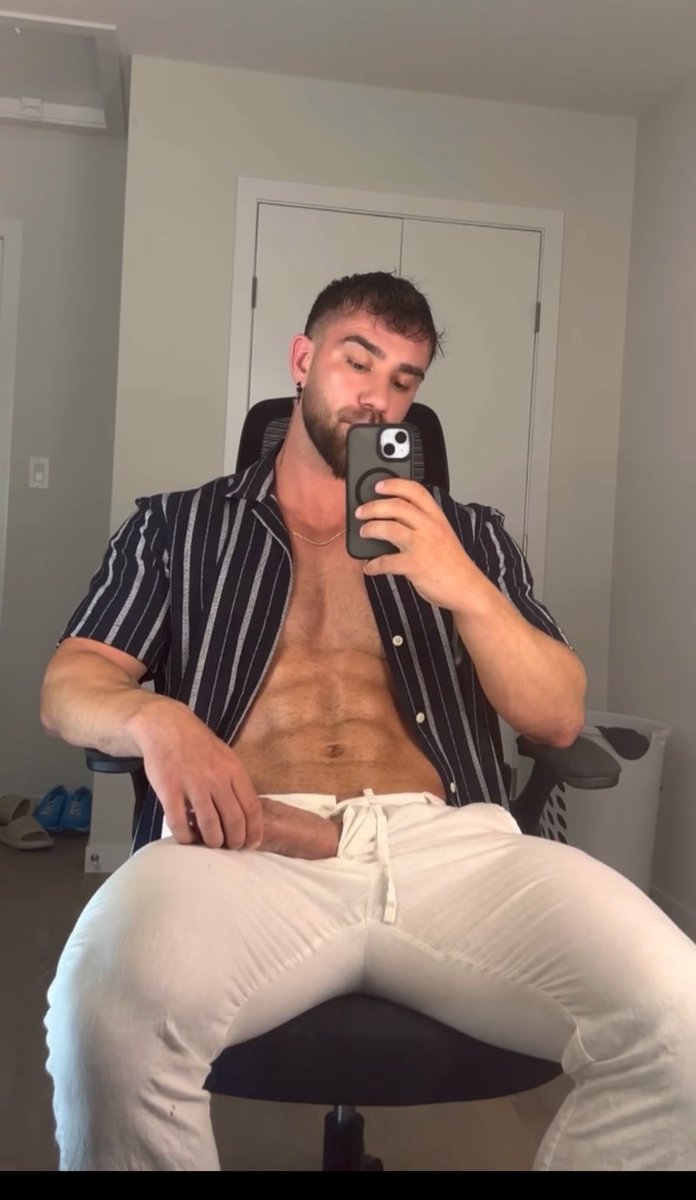 skylerflexes's tweet photo. Say hi if you’d take a seat 
https://t.co/4w3d7hN8OP https://t.co/45tFMOp3hw