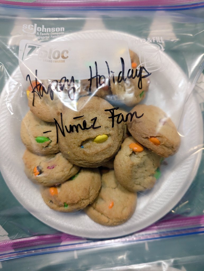 ANunezNISD's tweet photo. Had fun baking some goodies and sharing with our Ross Fam! ππ #RossLegends @NISDRoss #LaPanaderiaDay https://t.co/0RC9NHpFpc