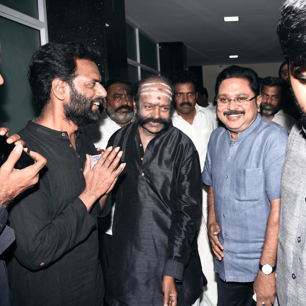 அன்பிற்கு அன்பும் ,
அறத்திற்கு அறமும்,
நெஞ்சத்தில் உரமும்,
கொண்ட எம் திராவிட தலைவனே , 
கழகத்தின் பொதுச்செயலாளர் 
திரு.<a href="/TTVDhinakaran/">TTV Dhinakaran</a> அவர்களே, 
எங்கள் குடும்பத்தினர் சார்பாகவும், கழகத்தினர் சார்பாகவும்,இனிய பிறந்தநாள் வாழ்த்துக்களை தெரிவித்துக் கொள்கிறோம்.🙏🥰🎂
#HbdTTVDhinakaran