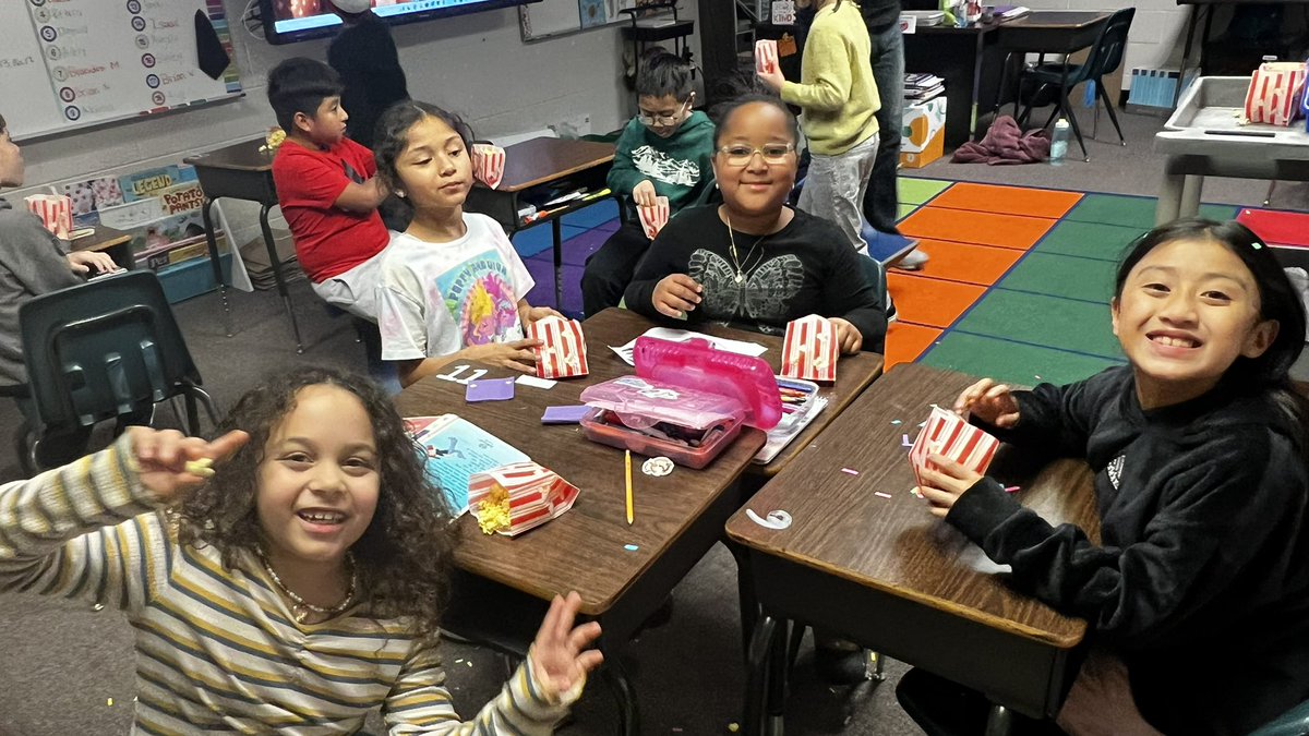 CatchingCavazos's tweet image. Poppin’ with attendance 🍿 next stop pizza party 🍕 @Acworth_ES