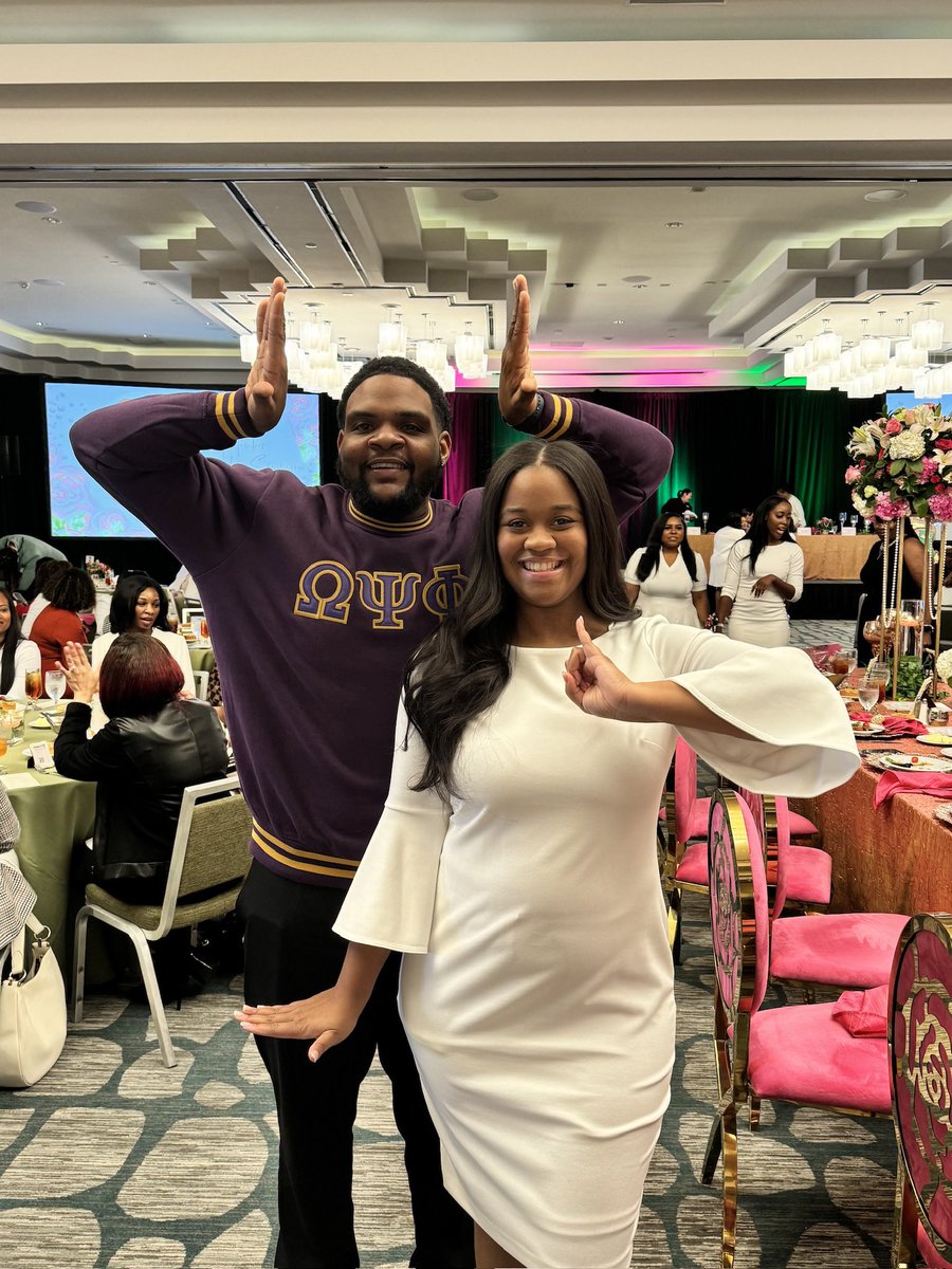 AndersonLitLab's tweet image. 🩷💚 PHinally! Pretty in purpose, poised in pearls🪞my work has just begun!