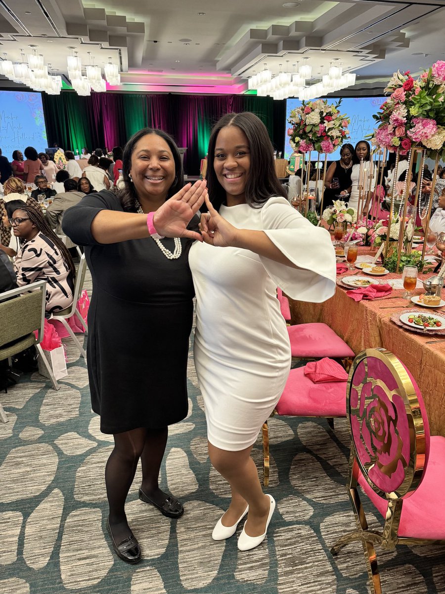 AndersonLitLab's tweet image. 🩷💚 PHinally! Pretty in purpose, poised in pearls🪞my work has just begun!