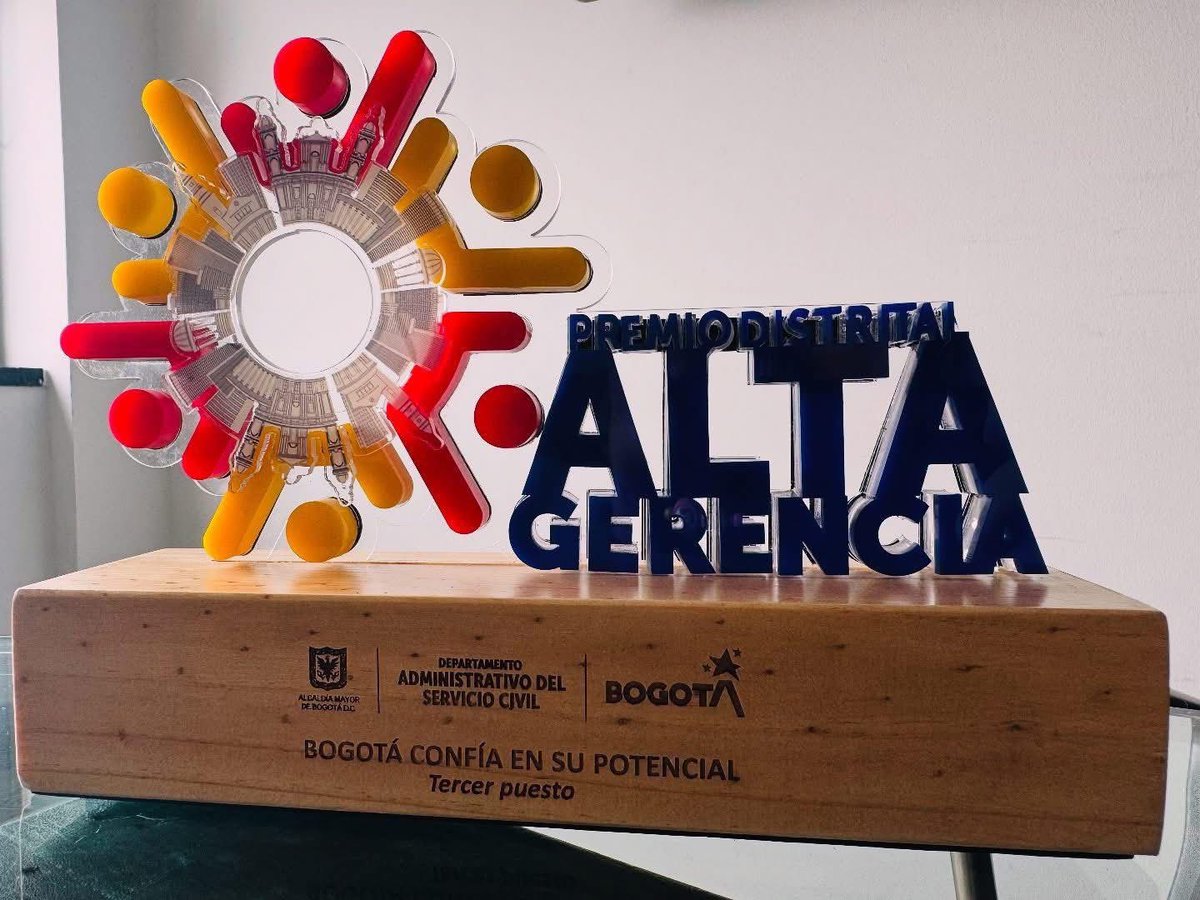 SubRedNorte's tweet photo. !Lo Logramos!👏🏻 l Con la estrategia “Salvando tejido cerebral, salvamos tejido social” nuestra Subred fue galardonada en el tercer lugar de la categoría “Bogotá Confía en su Bien-Estar” durante la ceremonia del Premio Distrital de Alta Gerencia. https://t.co/ABbbTFhyVF
