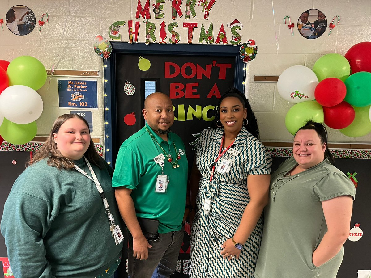 MrsQJackson's tweet photo. Today @OrrsElementary staff wore green to spread 🎄Holiday Cheer🎄 Grinchmas is near! A surprise salad bar &amp; fruits were served to staff. All things GREEN🥗🥑🥝🥒🍏🥬#extraORRdinary ✈️💛💙 https://t.co/CYXtMqP6f5