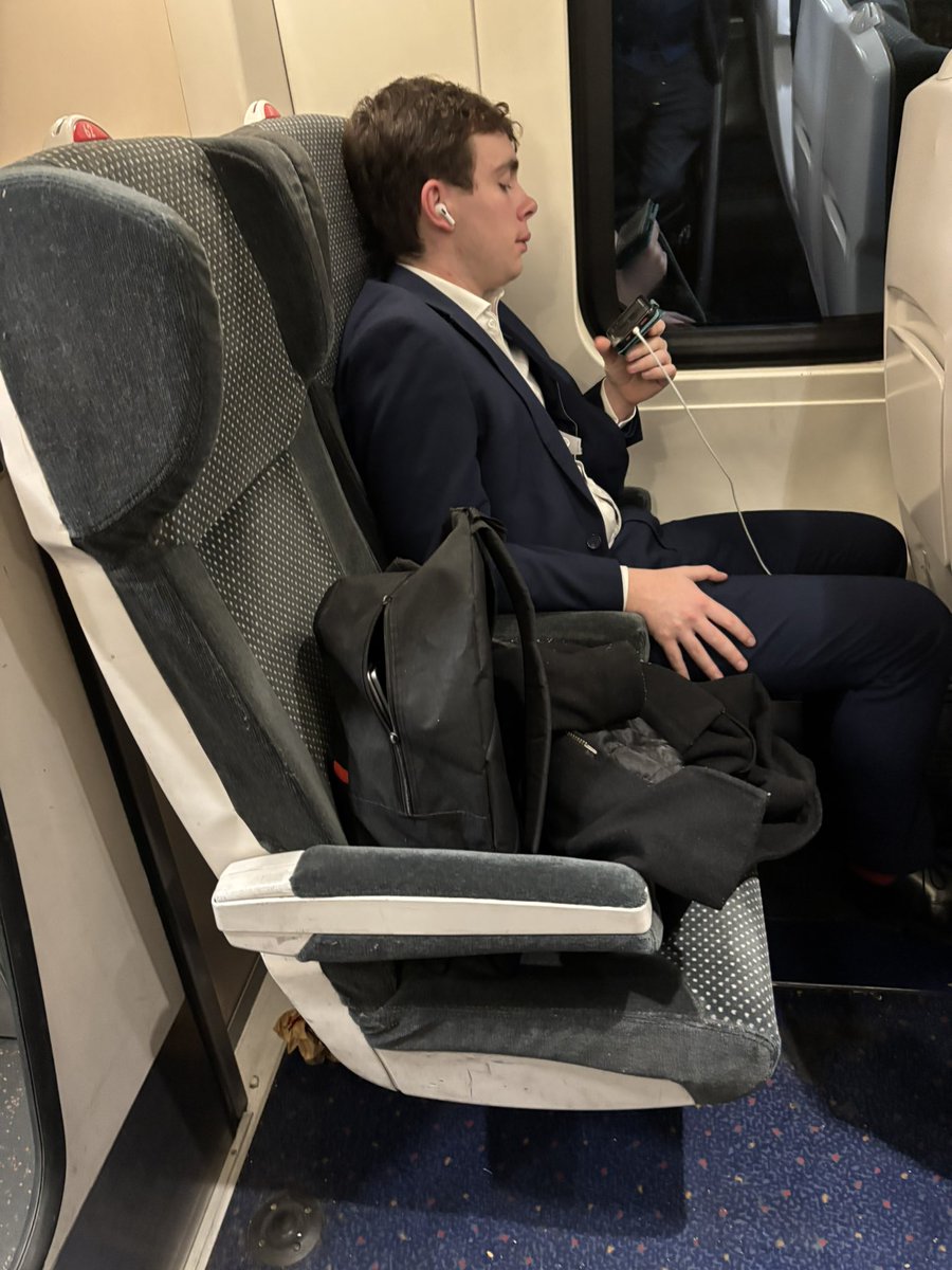 Is this the future of the #UK, not sure if he has paid for both seats but.. wtf.. would you put your bags on the other seat to stop others sitting there? #young generation - absolutely no thought for others