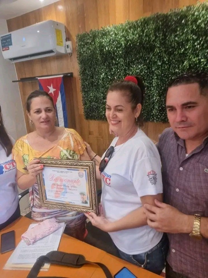 Odalis_BatistaP's tweet photo. Con la presencia de @LabradaKatia , SG del #SNTTP, se eligió delegada al #22CongresoCTC por este Sindicato en #LasTunas. Muchas felicidades para la representante de los transportistas en el magno evento. #PorCubaJuntosCreamos #PorLasTunasLaVictoria 
@UlisesGuilarte @WalterNoris https://t.co/TBajPNac6B