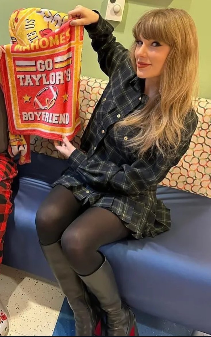 thatstheswift's tweet photo. CARA EU AMO ELA https://t.co/8t2oDHuaRV