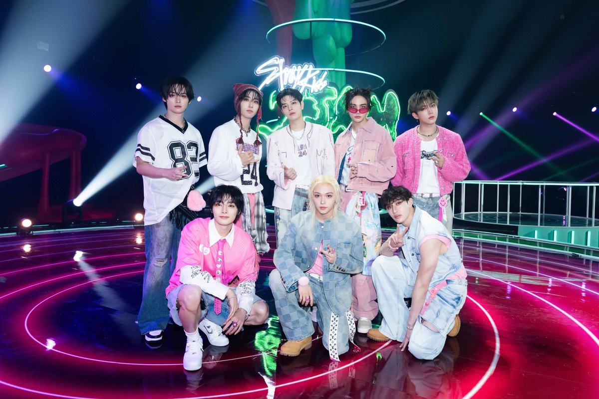 Stray_Kids's tweet photo. [Billboard Music Awards]

Our BBMAs performance will begin very soon! Tune in to the show at 8pm ET💓 
See you in ONE HOUR!😍

STAY! 2024 BBMAs 가 곧 시작됩니다!
많은 시청 부탁드립니다💗

#StrayKids #스트레이키즈
#BBMAs @BBMAs @billboard
#樂_STAR #ROCK_STAR
#ATE
#合 #HOP
#SKZHOP_HIPTAPE
#WalkinOnWater
#StrayKidsComeback
#YouMakeStrayKidsStay