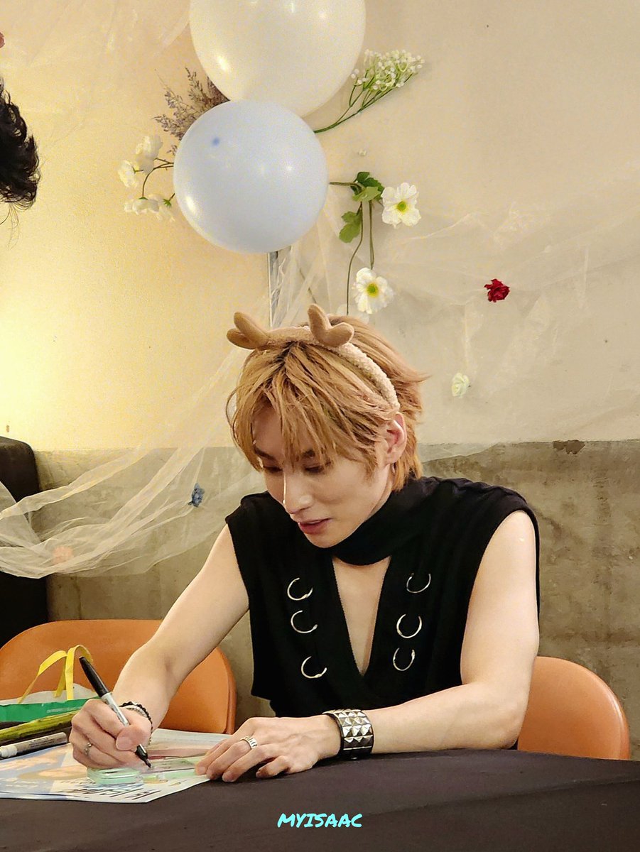 是全世界最好的鄔凱名啊 🩵✨️ 生日快樂 🎉

#IsaacVkm #邬凯名 #아이젝 #HappyIsaacDay #不是坏人