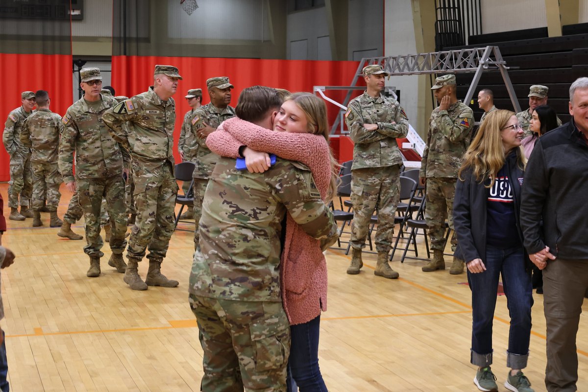 USArmyFortSill's tweet photo. Welcome home, Soldiers from the 4th Battalion, 60th Air Defense Artillery Regiment! πΊπΈ
π·: https://t.co/YZnINmGS48
#TeamSill #FiresStrong #FirstToFire https://t.co/LRcoOQk0k2