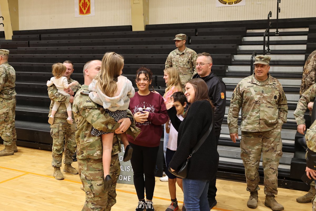 USArmyFortSill's tweet photo. Welcome home, Soldiers from the 4th Battalion, 60th Air Defense Artillery Regiment! πΊπΈ
π·: https://t.co/YZnINmGS48
#TeamSill #FiresStrong #FirstToFire https://t.co/LRcoOQk0k2