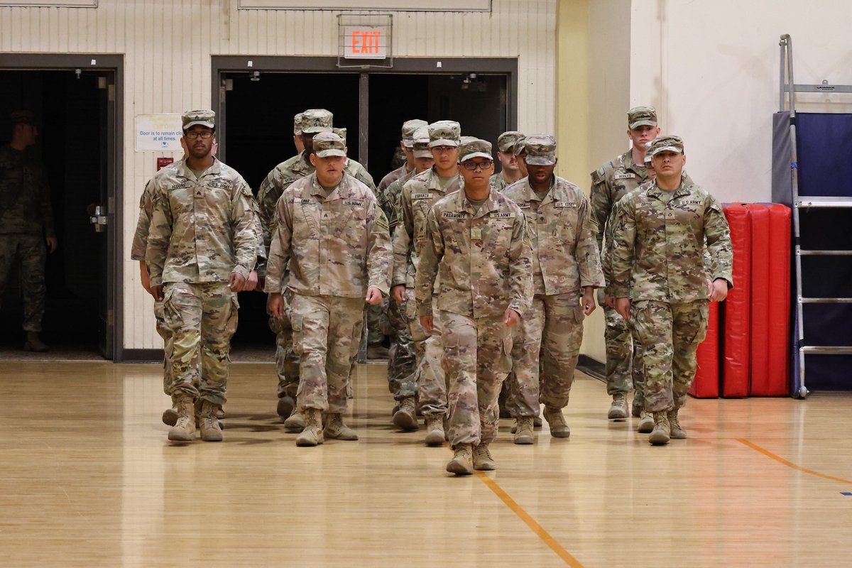 USArmyFortSill's tweet photo. Welcome home, Soldiers from the 4th Battalion, 60th Air Defense Artillery Regiment! πΊπΈ
π·: https://t.co/YZnINmGS48
#TeamSill #FiresStrong #FirstToFire https://t.co/LRcoOQk0k2
