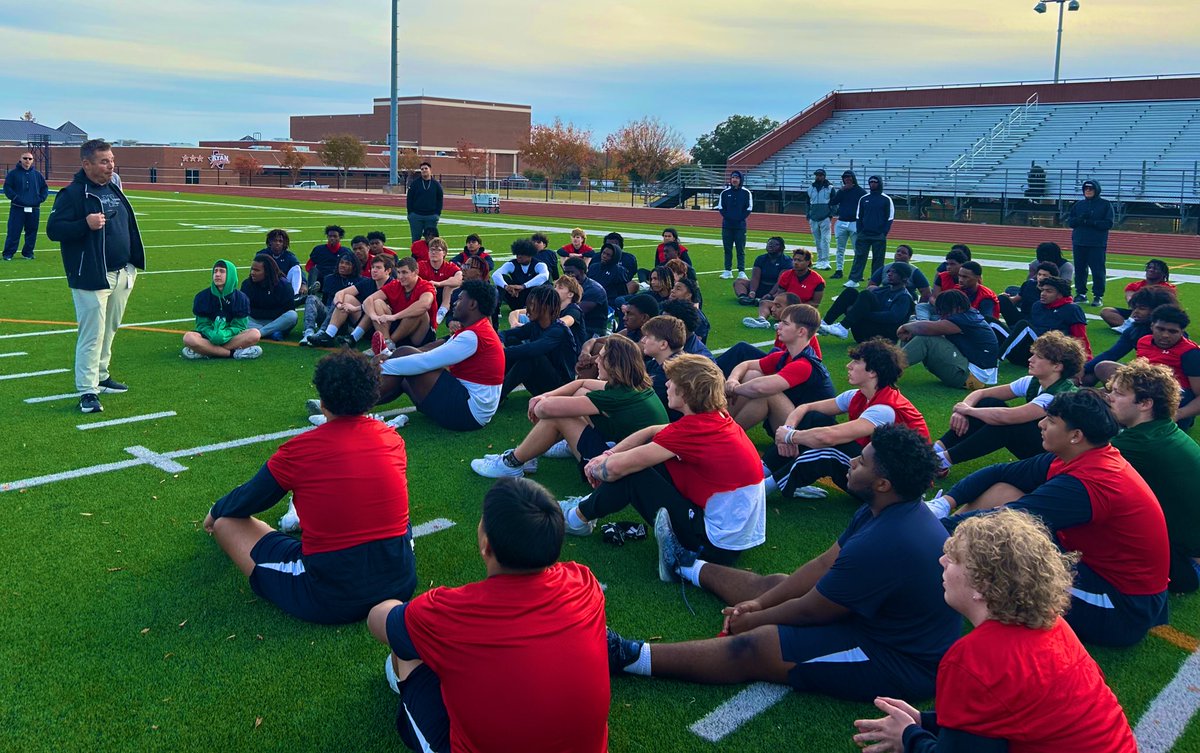 Long-time Ryan State Champion DC and current <a href="/NDNFootball/">Waxahachie Football</a> Head Coach <a href="/Tolleson20/">Coach Tolly 2⃣0⃣🇺🇸</a> with words of wisdom for the Raiders today!  

We were BUILT for this!
#ChampionsWillPlay 

The hay is in the barn.