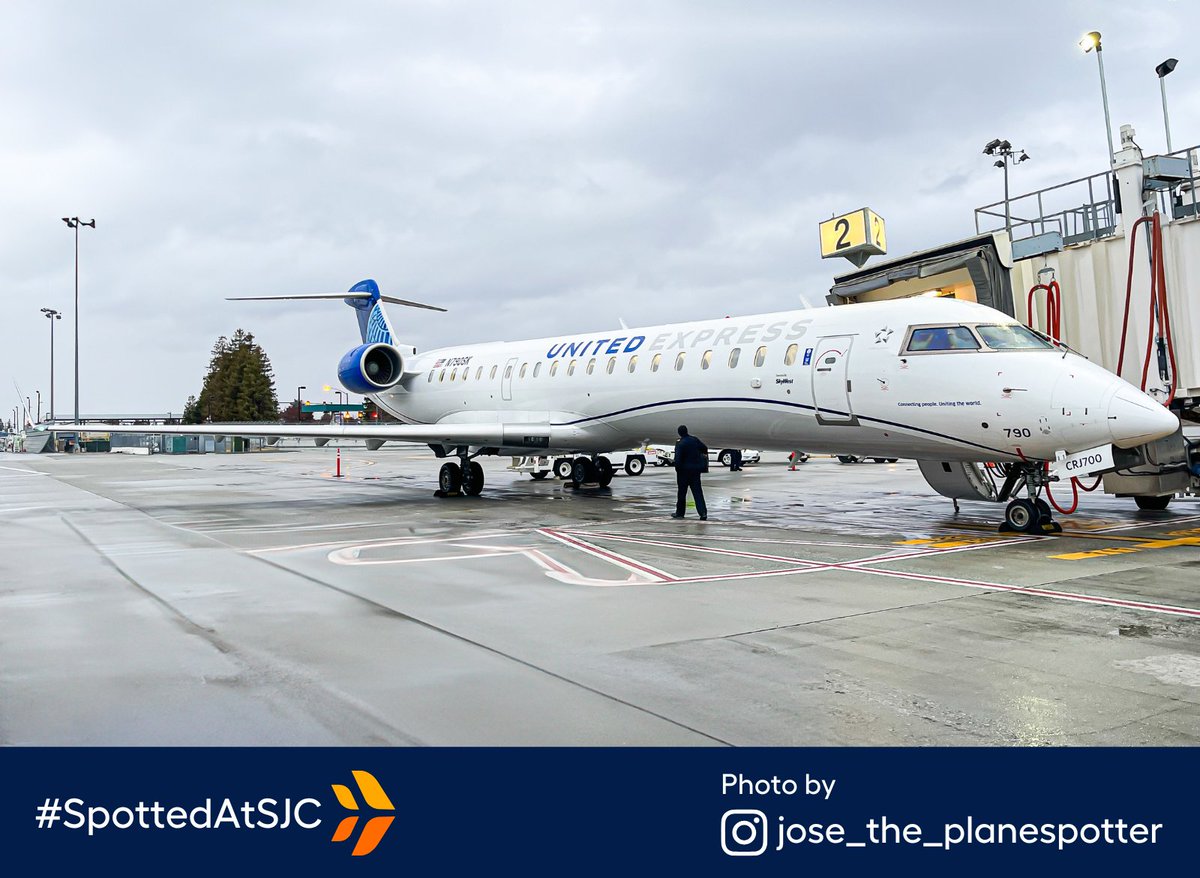 FlySJC's tweet photo. Airplanes are really out here defying gravity, huh? ๐ฎ๐ซ (We know this isn't true, just play along for the joke, pls and thank u ๐) #SpottedAtSJC #avgeek https://t.co/dVhFfyboVz