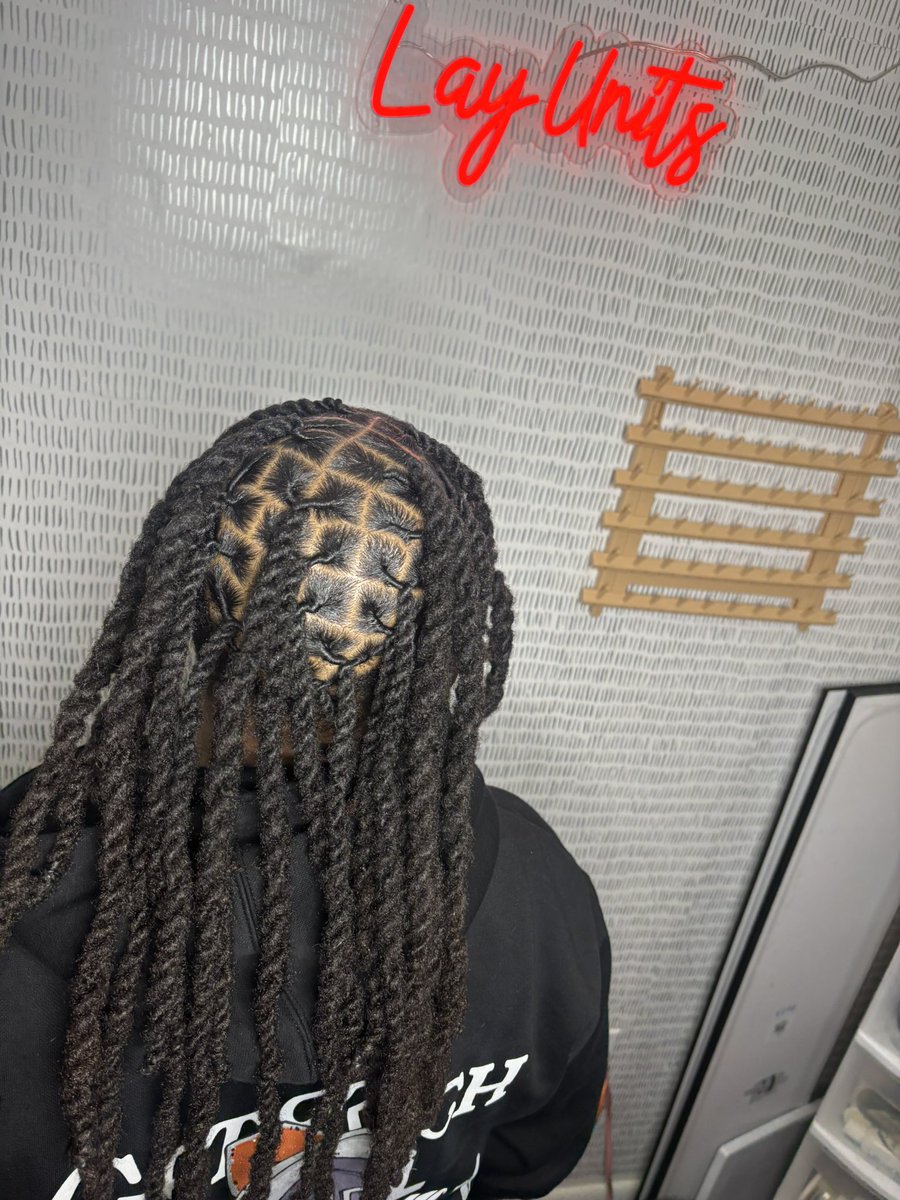 layanna____'s tweet photo. #DELAWARE 🔥 Book with me 
Locs, units, knotless &amp; braidsssss. ❤️❤️ 
INSTAGRAM: @layunits__ 

#302hair #302locs #delawarehair #delawarebraids #wilmingtonde #newarkde #newcastlede #doverde #smrynade https://t.co/jIIRgJJcbq