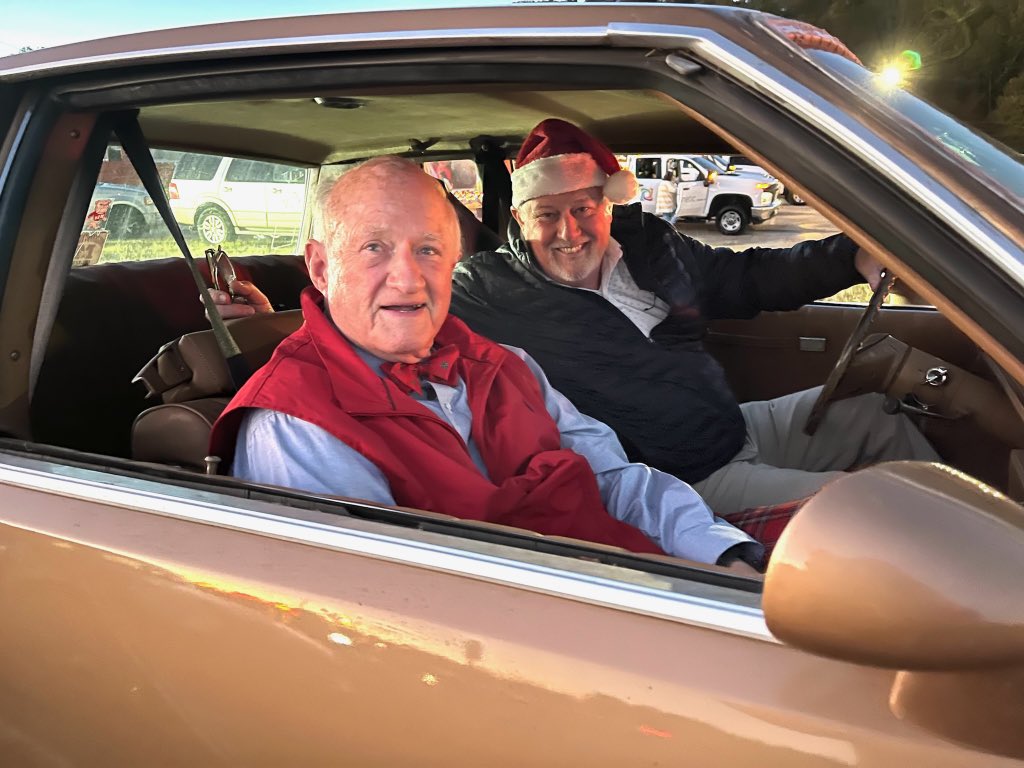 CharleyDumas's tweet image. Prentiss Christmas Parade with Grand Marshal @drdumasof17 in our daddy’s ‘78 Cutlass