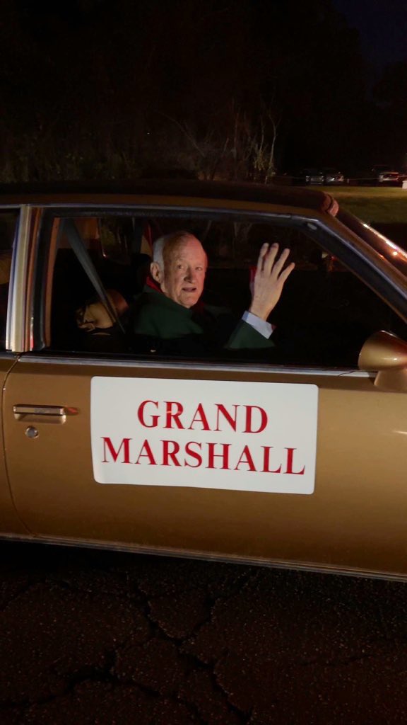 CharleyDumas's tweet image. Prentiss Christmas Parade with Grand Marshal @drdumasof17 in our daddy’s ‘78 Cutlass