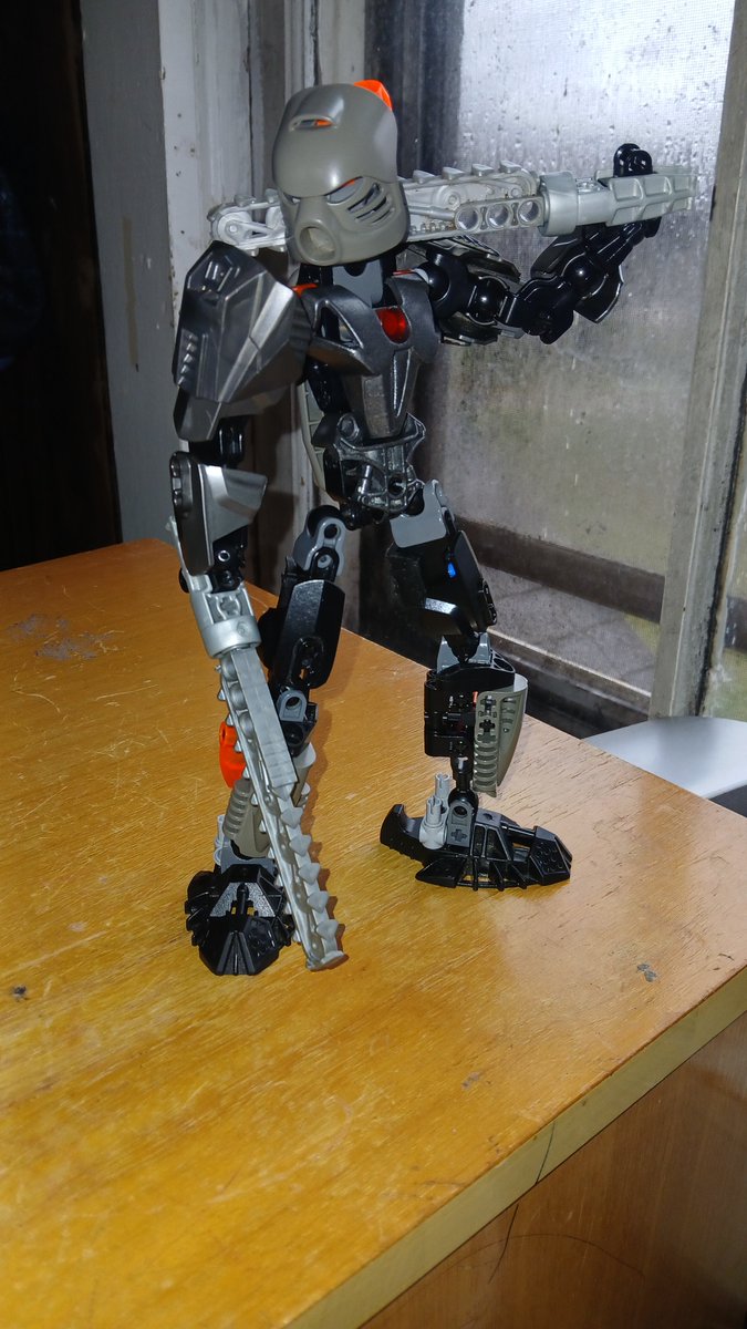 RenDimensions's tweet photo. When bionicle got in to 40k 
The chain sword https://t.co/URwz2AOJsO