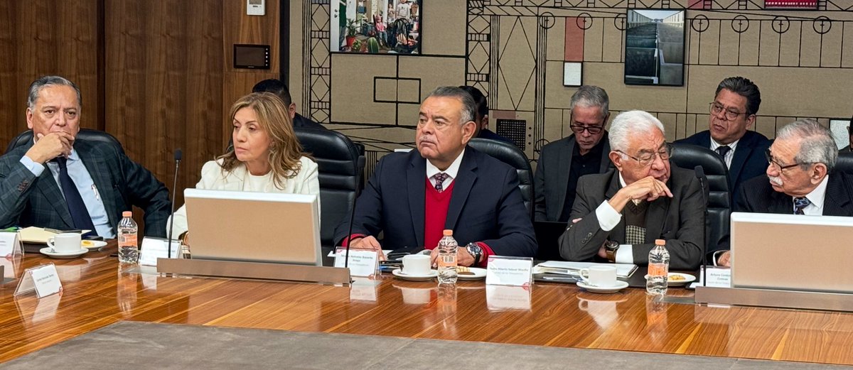primeroelobrero's tweet photo. Durante los trabajos de la sesión 909 del H. Consejo de Administración, el Sector de los Trabajadores solicitó a la administración, continuar a la brevedad con las mesas tripartitas para terminar la configuración del producto de crédito dirigido a las y los trabajadores no activos y aquellos de afiliación voluntaria, para así cumplir con el derecho de crédito en materia de vivienda para ese segmento de derechohabientes.

Esta Dirección encabezada por Mtro. @MarioMaciasRobl cumple con el mandato de representación y busca más y mejores beneficios para el Sector Obrero nacional. 

#Infonavit #DST #DSE