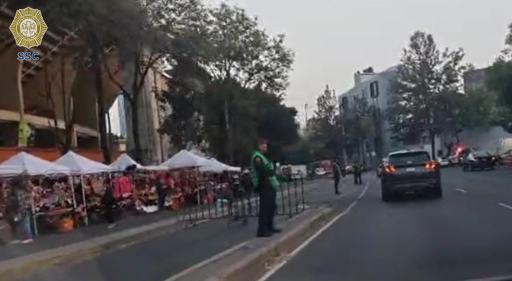 OVIALCDMX's tweet photo. Oficiales de la #SSC en dispositivo de movilidad y seguridad en Augusto Rodin entre Calz San Antonio y Eje 6 Sur, inmediaciones de la Plaza de Toros, por evento a las 20:00 horas.
#MovilidadCDMX https://t.co/MSK9WuUMfv