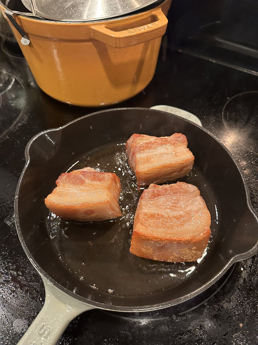 thukieuo's tweet photo. Alan and I just started watching Culinary Class Wars and kept seeing dongpo rou so we wanted to recreate it cause we’ve never had it 🐖🫚🥦🥔 https://t.co/eaEo7qAuvE