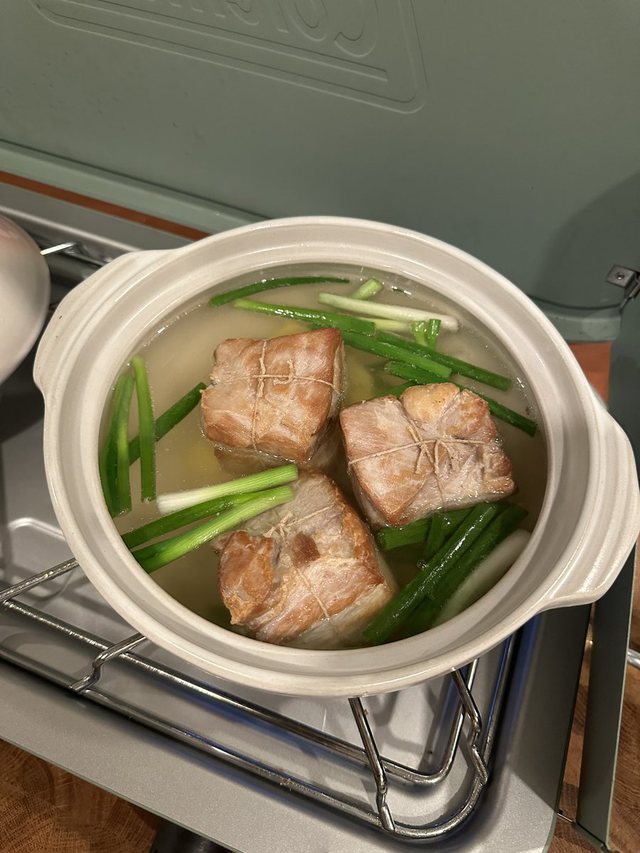 thukieuo's tweet photo. Alan and I just started watching Culinary Class Wars and kept seeing dongpo rou so we wanted to recreate it cause we’ve never had it 🐖🫚🥦🥔 https://t.co/eaEo7qAuvE