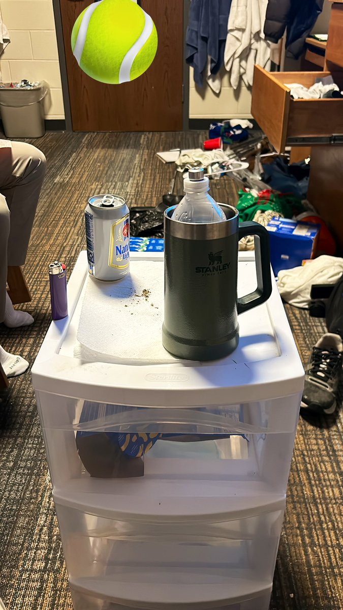 Sacvac1234's tweet image. VALENTINE THAT IS NOT THE SHOT #studybreak